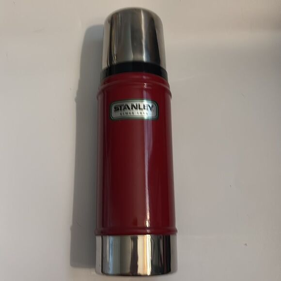 NEW Stanley Classic Vacuum Insulated Bottle: Red, 16oz - Picture 2 of 7